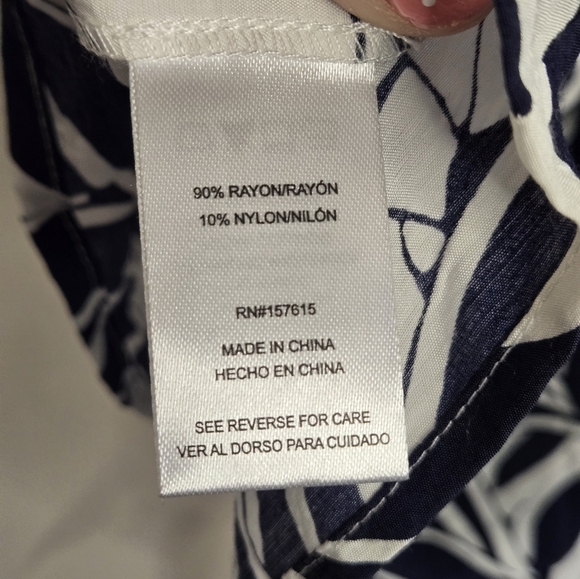 T Tahari Navy & White Leaf Print Tiered Dress Size Large NWOT - Picture 8 of 8